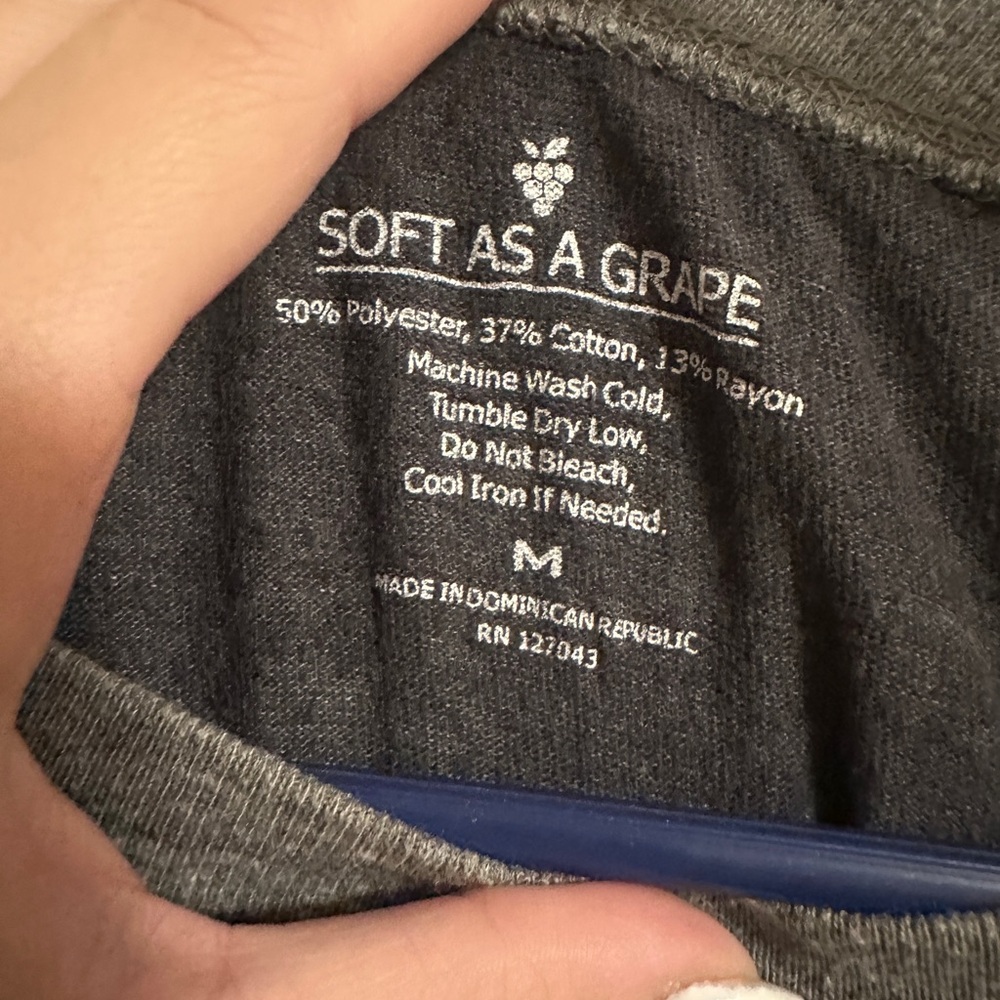 2 Pack Pittsburgh Penguins Hockey Tees Size Medium - Picture 3 of 7